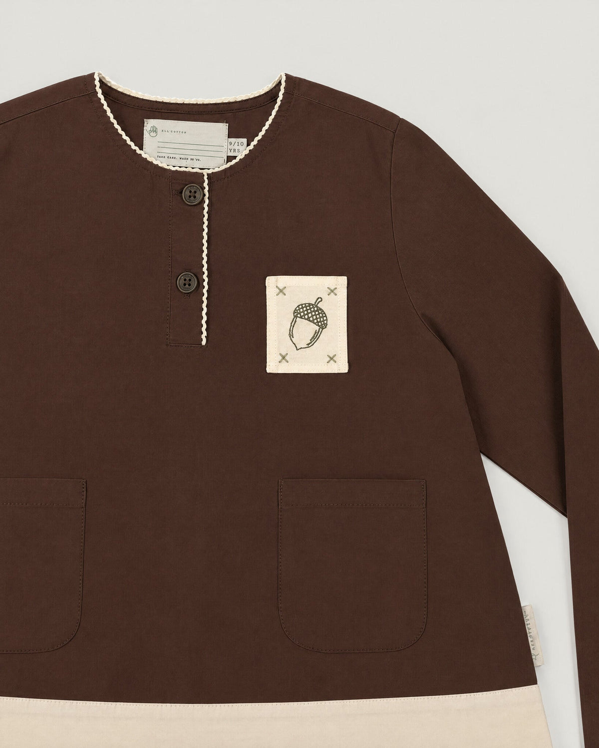 The Swing Top in Bark — placket and acorn patch detail
